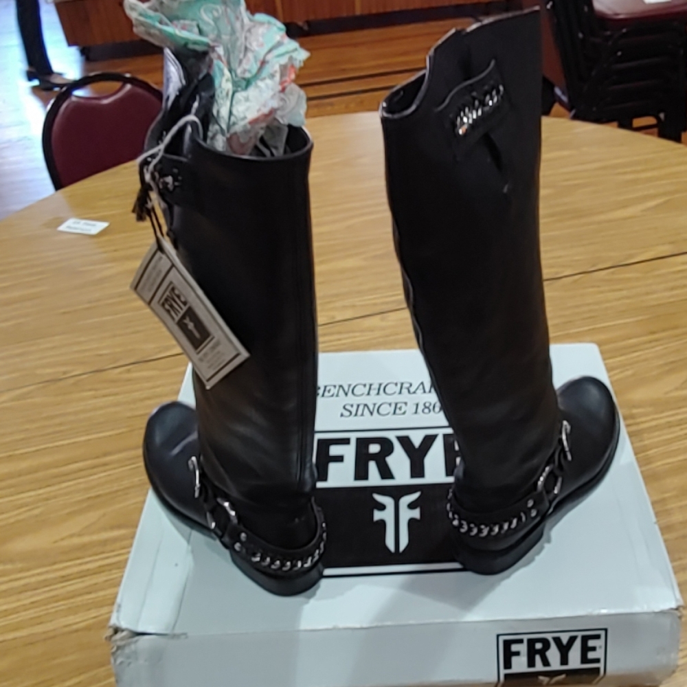 Frye Jenna Chain Harness black boots 7.5